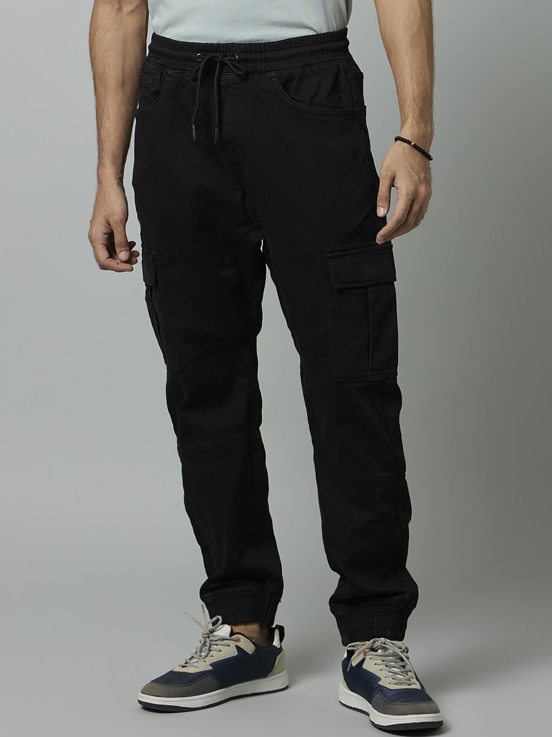 

Celio Men Cotton Mid-Rise Flat-Front Plain Classic Joggers, Black