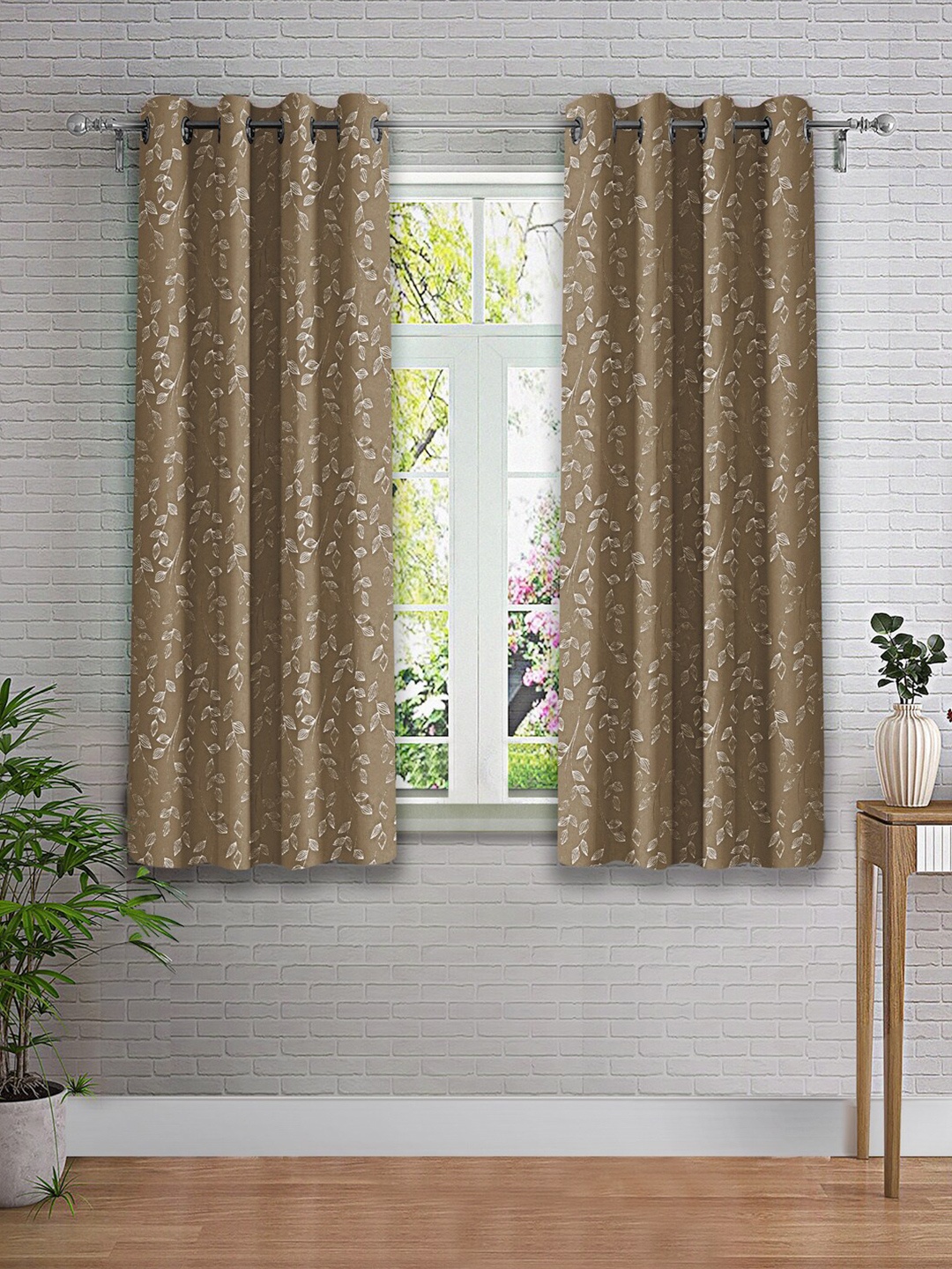 

Cortina Brown & White 2 Pieces Printed Window Curtains