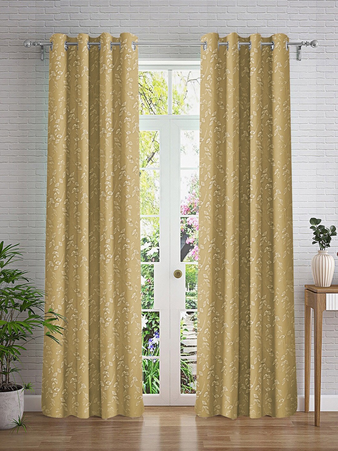 

Cortina Beige & White Set of 2 Floral Door Curtain