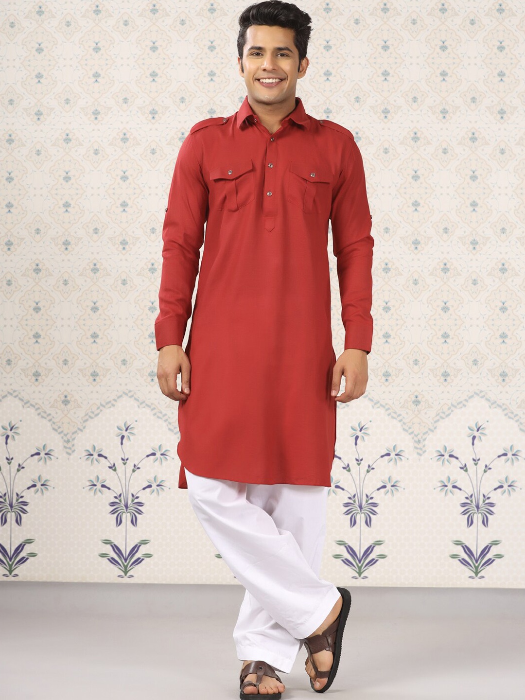 

Ode by House of Pataudi Curved Hem Shirt Collar Pathani Kurta with Pyjamas, Red