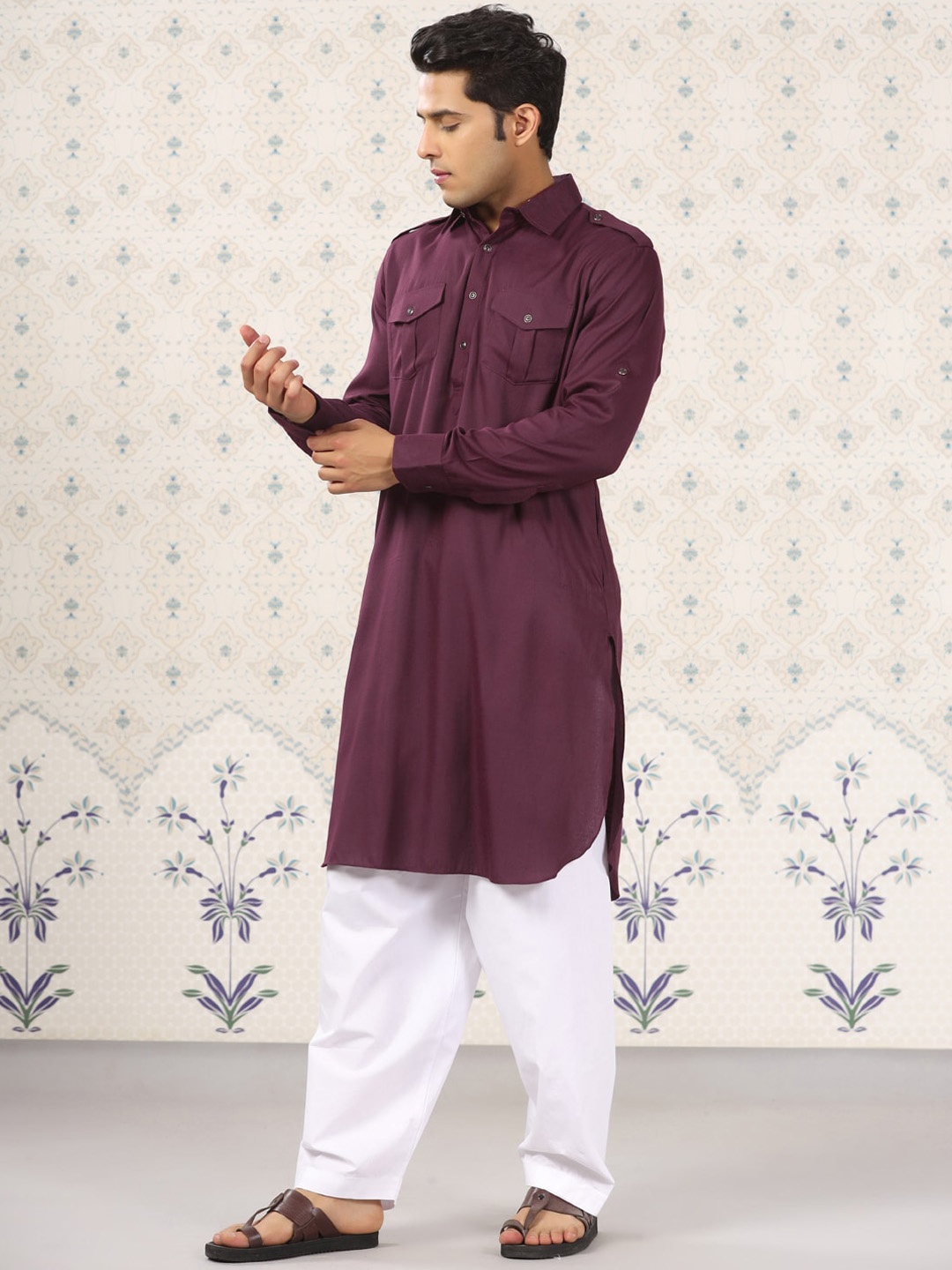 

Ode by House of Pataudi Curved Hem Shirt Collar Pathani Kurta with Pyjamas, Purple