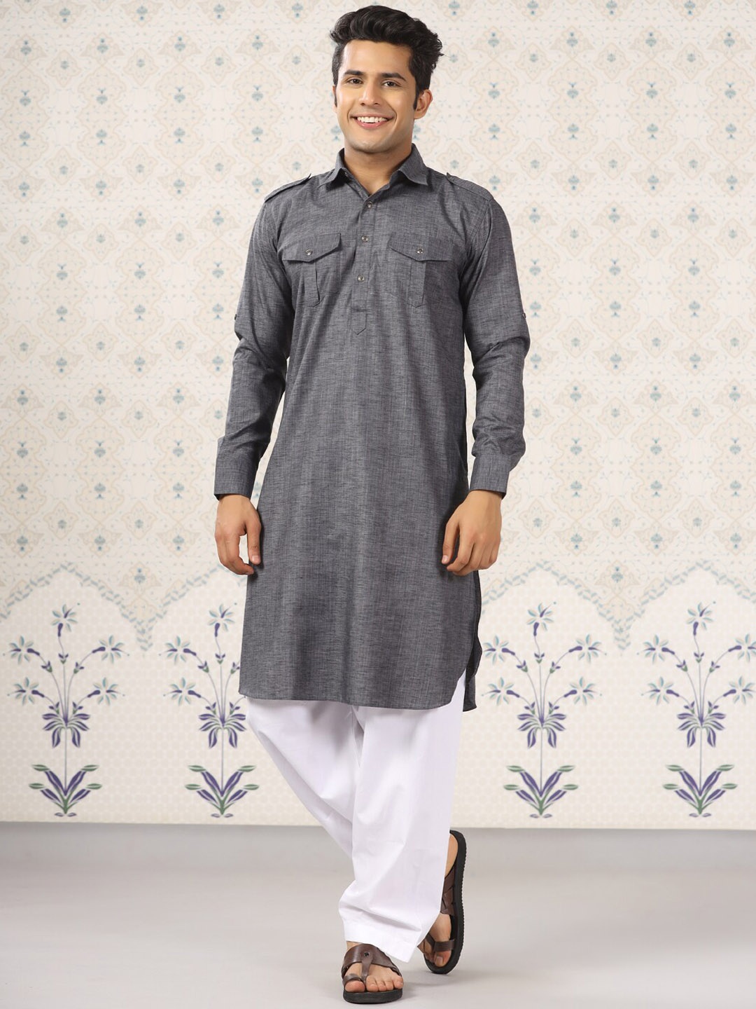 

Ode by House of Pataudi Curved Hem Shirt Collar Pathani Kurta with Pyjamas, Charcoal