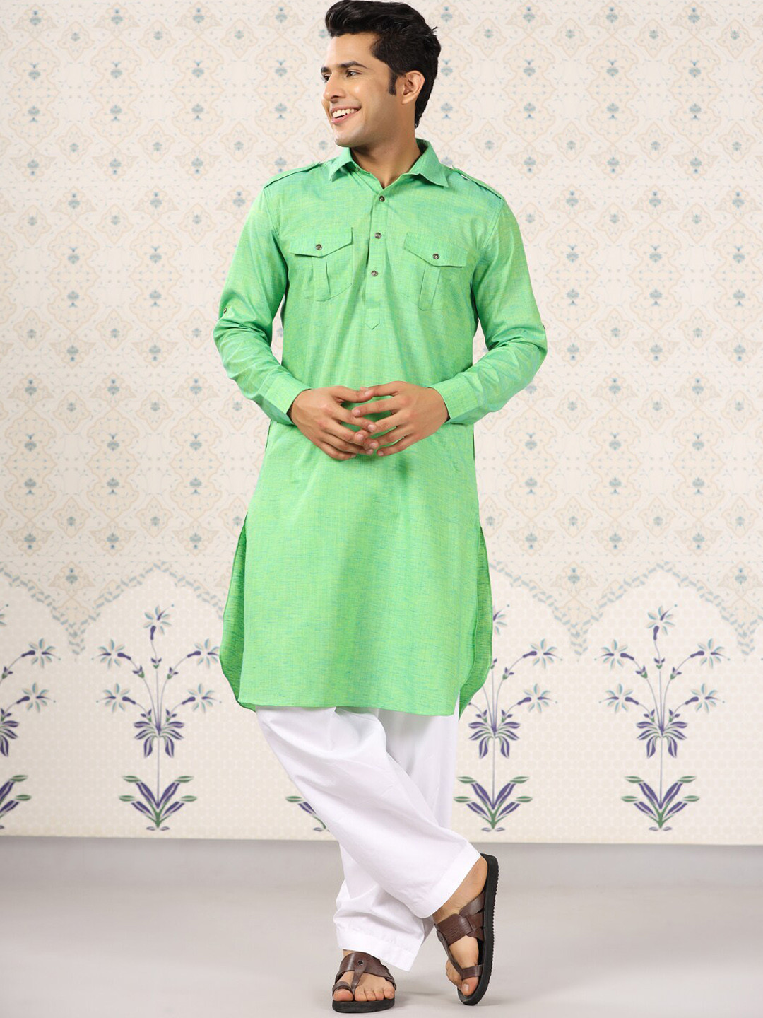 

Ode by House of Pataudi Curved Hem Shirt Collar Pathani Kurta with Pyjamas, Green