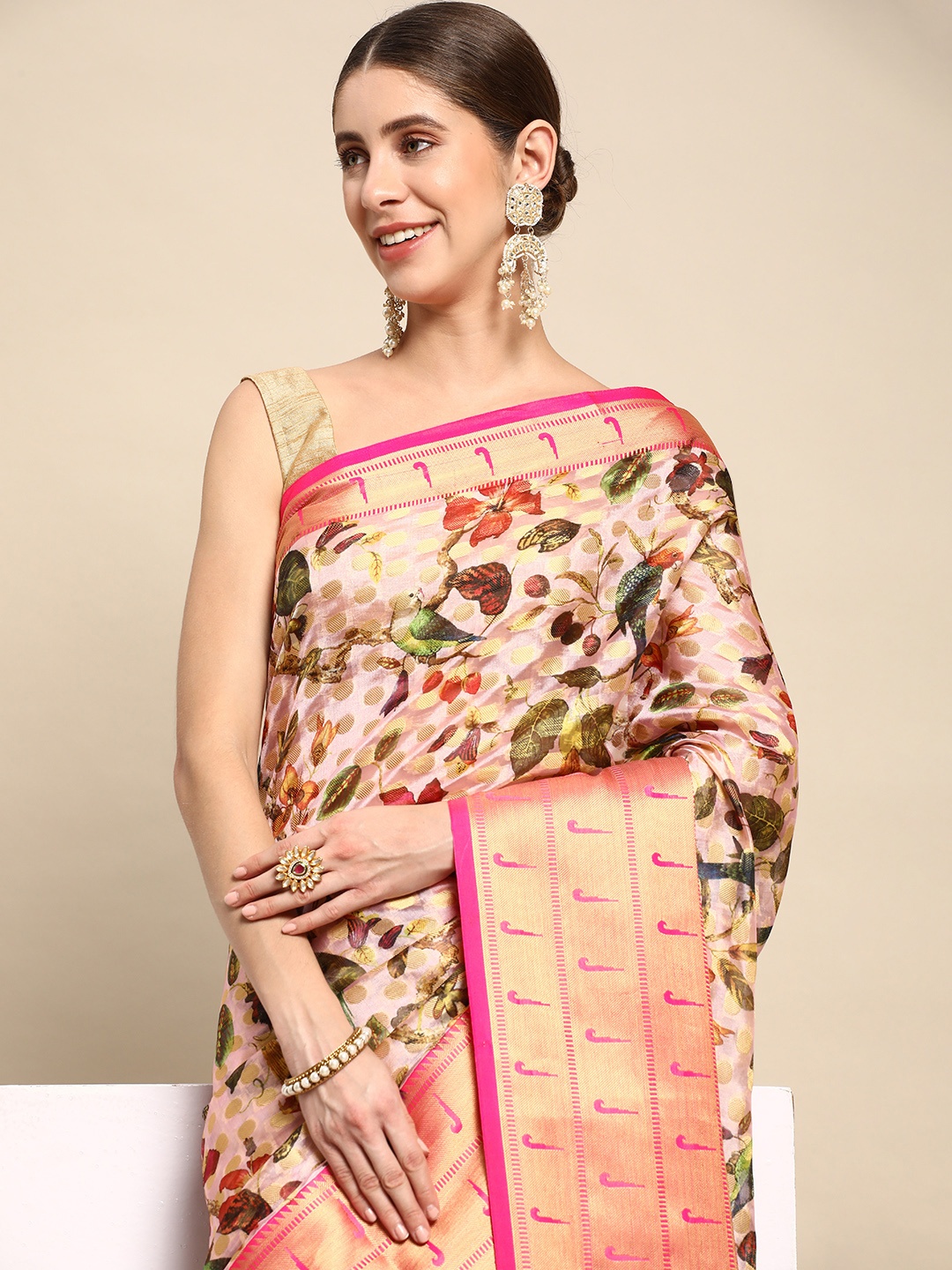 

VASTRANAND Floral Zari Organza Banarasi Saree, Cream