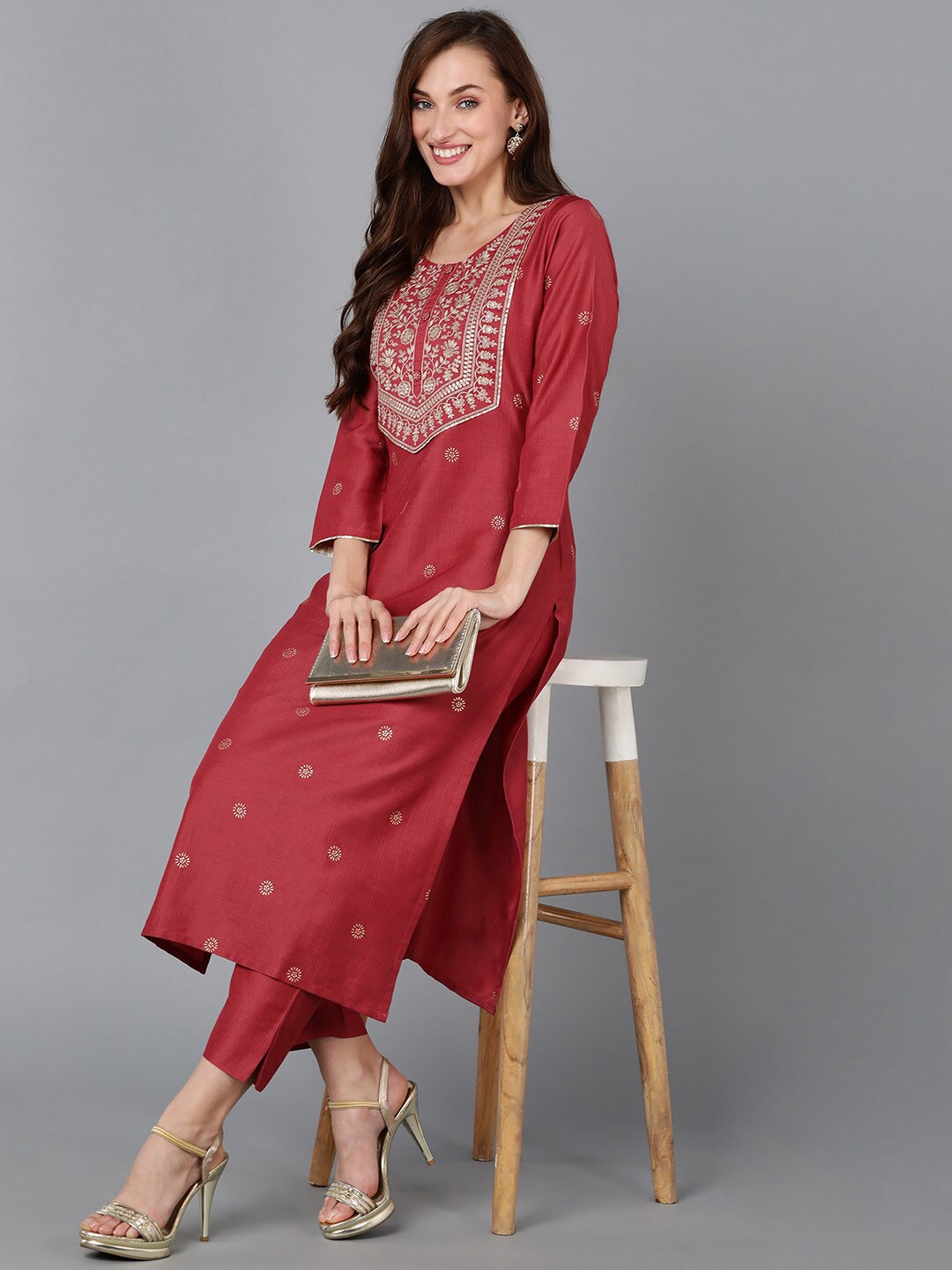 

AHIKA Ethnic Motifs Embroidered Sequinned Straight Kurta, Red