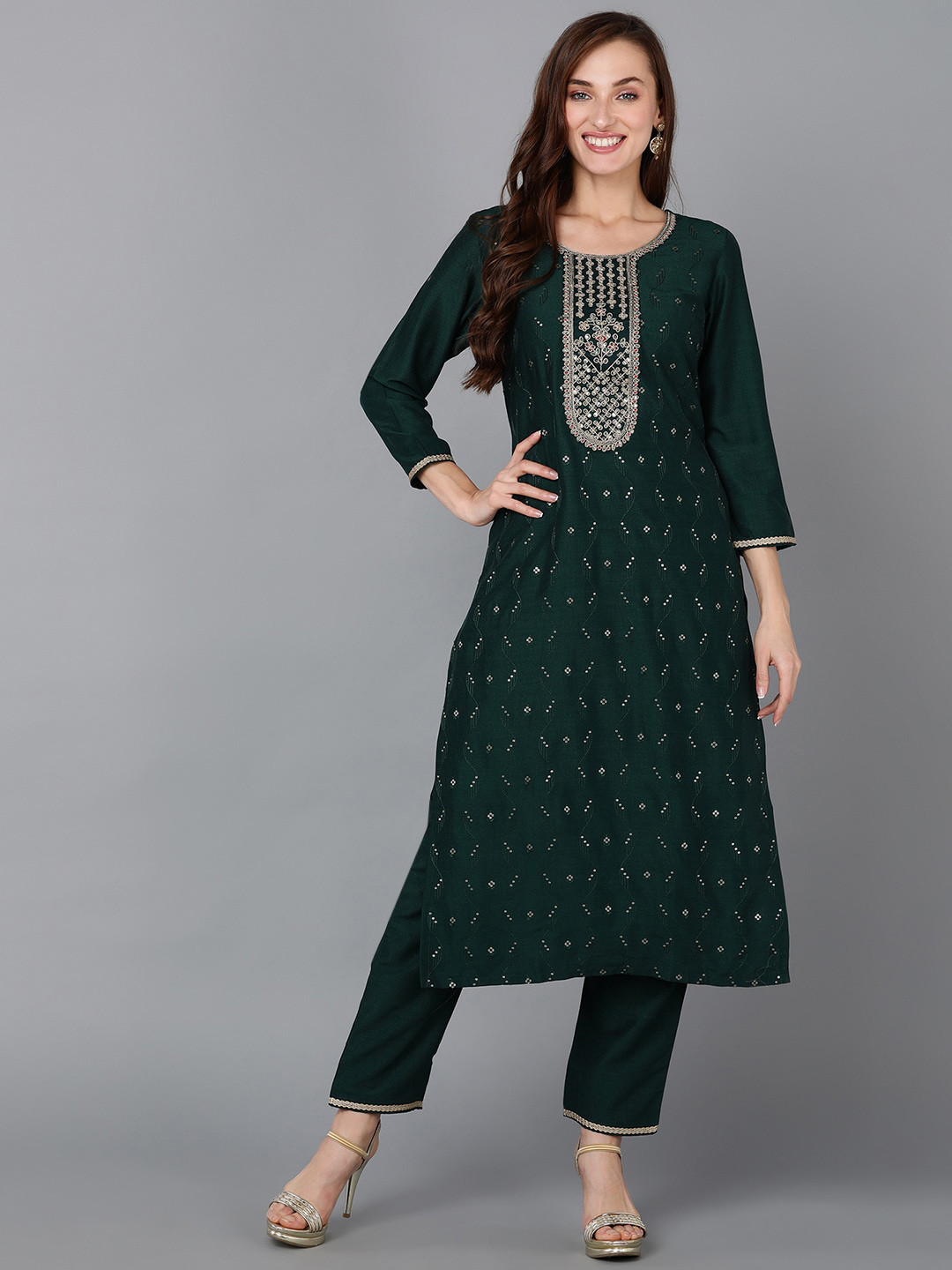 

AHIKA Floral Embroidered Sequinned Kurta, Green