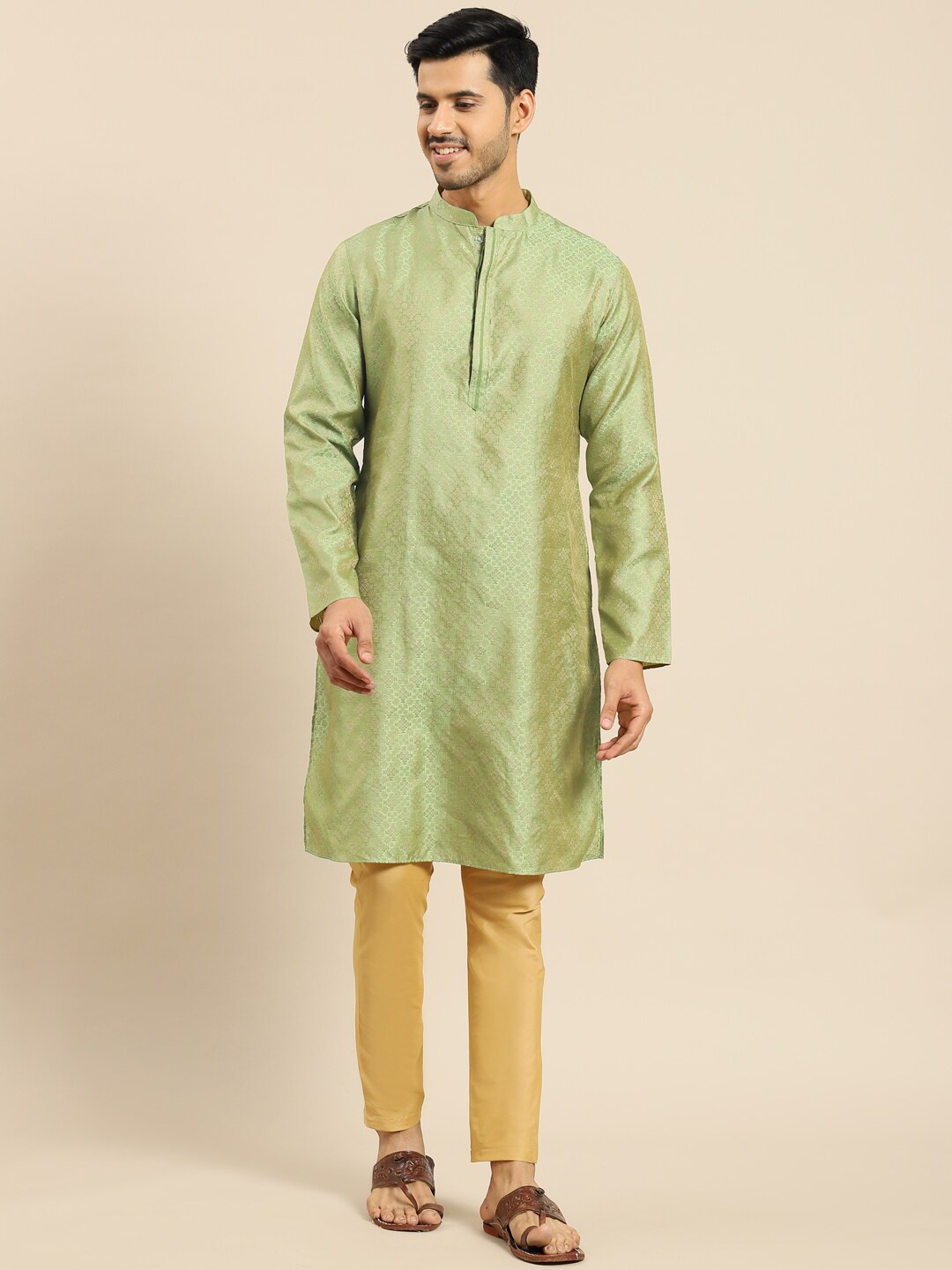 

Amodh by Kisah Ethnic Motifs Woven Design Straight Kurta with Pyjamas, Green