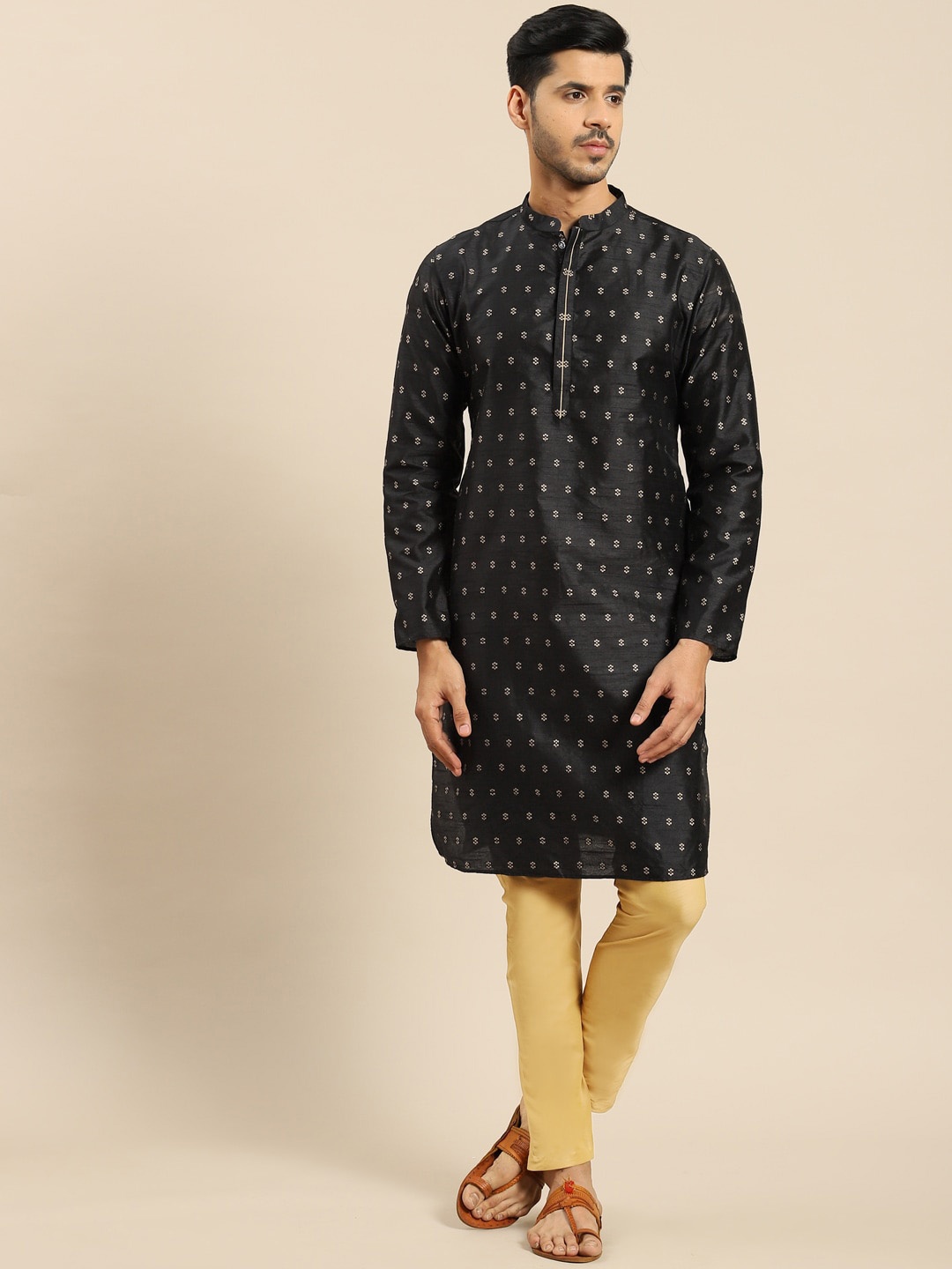 

Amodh by Kisah Ethnic Motifs Woven Design Straight Kurta with Pyjamas, Black