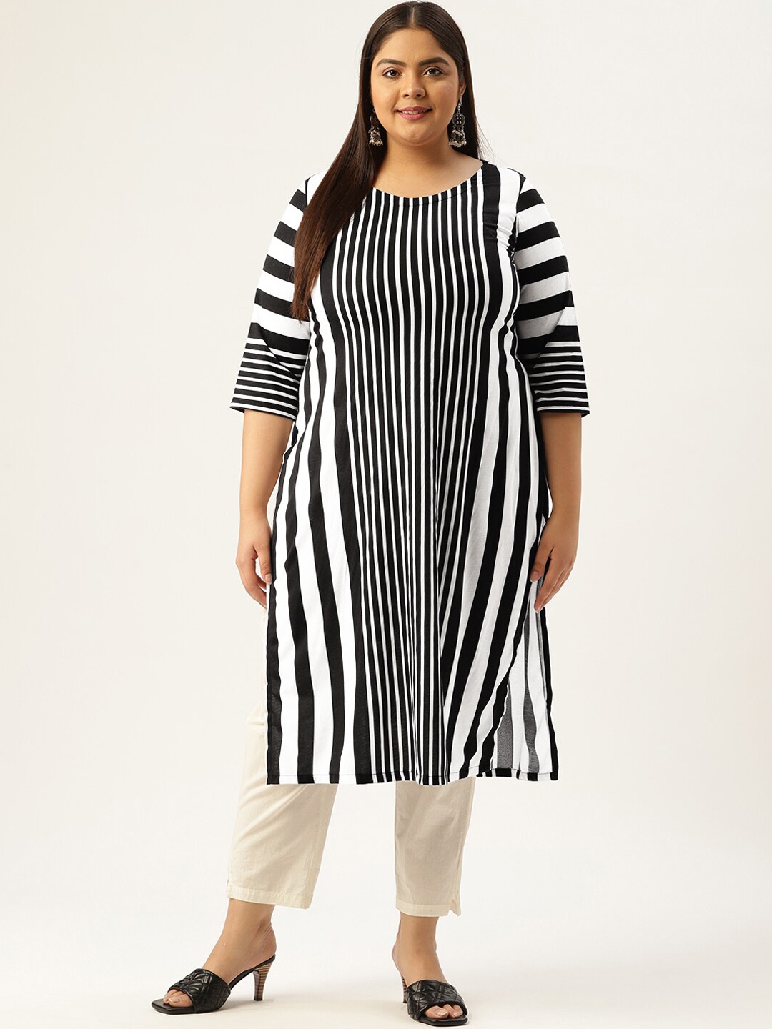 

Amydus Plus Size Round Neck Striped Kurta, Black