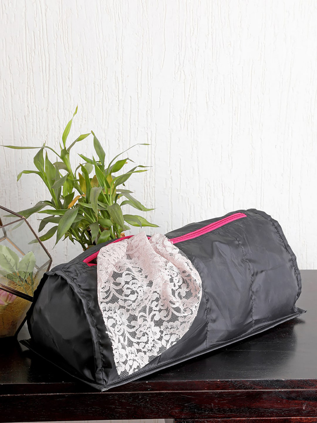 

My Gift Booth Black Multi-Utility Travel organiser