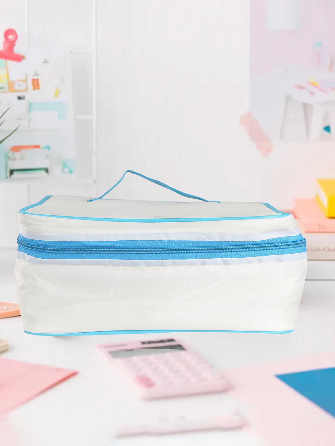 

My Gift Booth White & Blue Waterproof Recyclable Travel Organiser With pockets