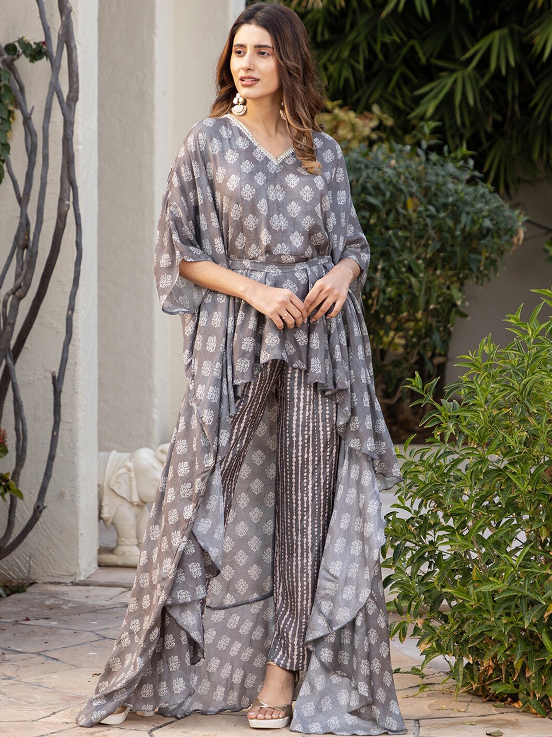 

Ambraee Ethnic Motifs Printed V-Neck High-Low Kaftan Kurta with Trousers, Grey