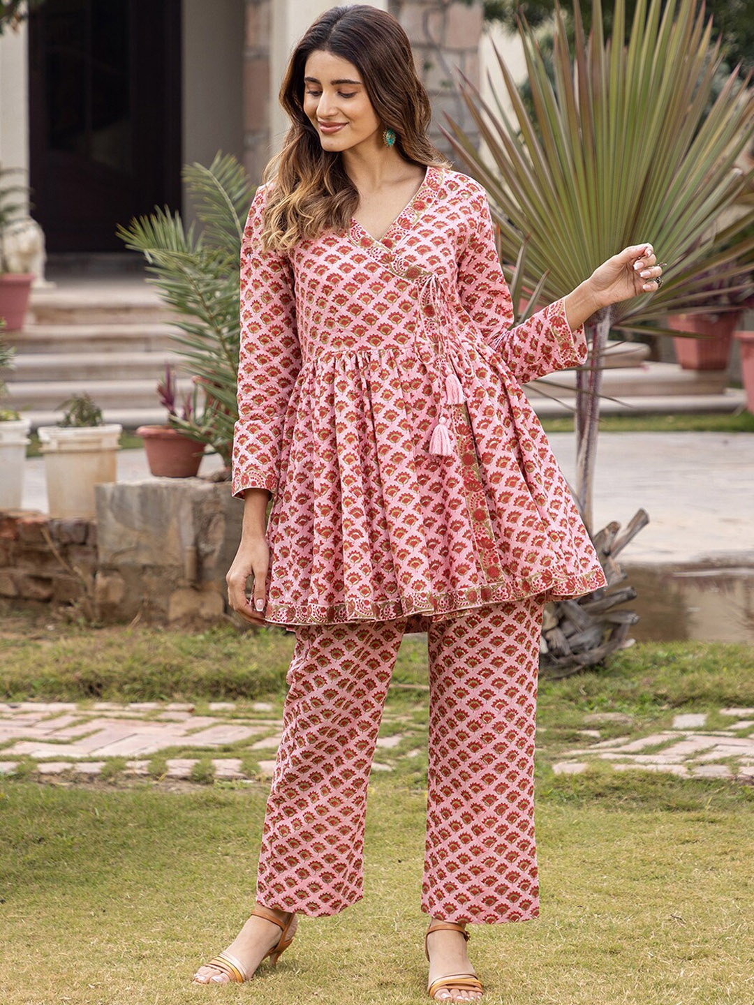 

Ambraee Floral Printed Angrakha A-Line Kurta with Trousers, Pink