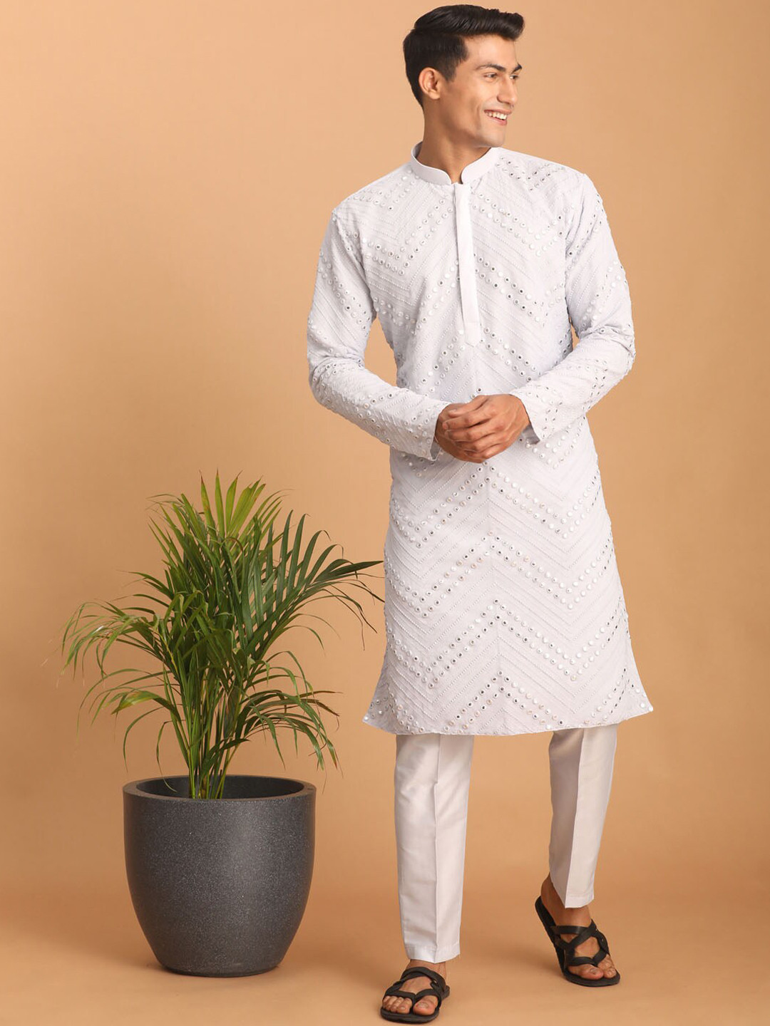 

VASTRAMAY Chevron Embroidered Mirror Work Kurta with Pyjamas, Off white