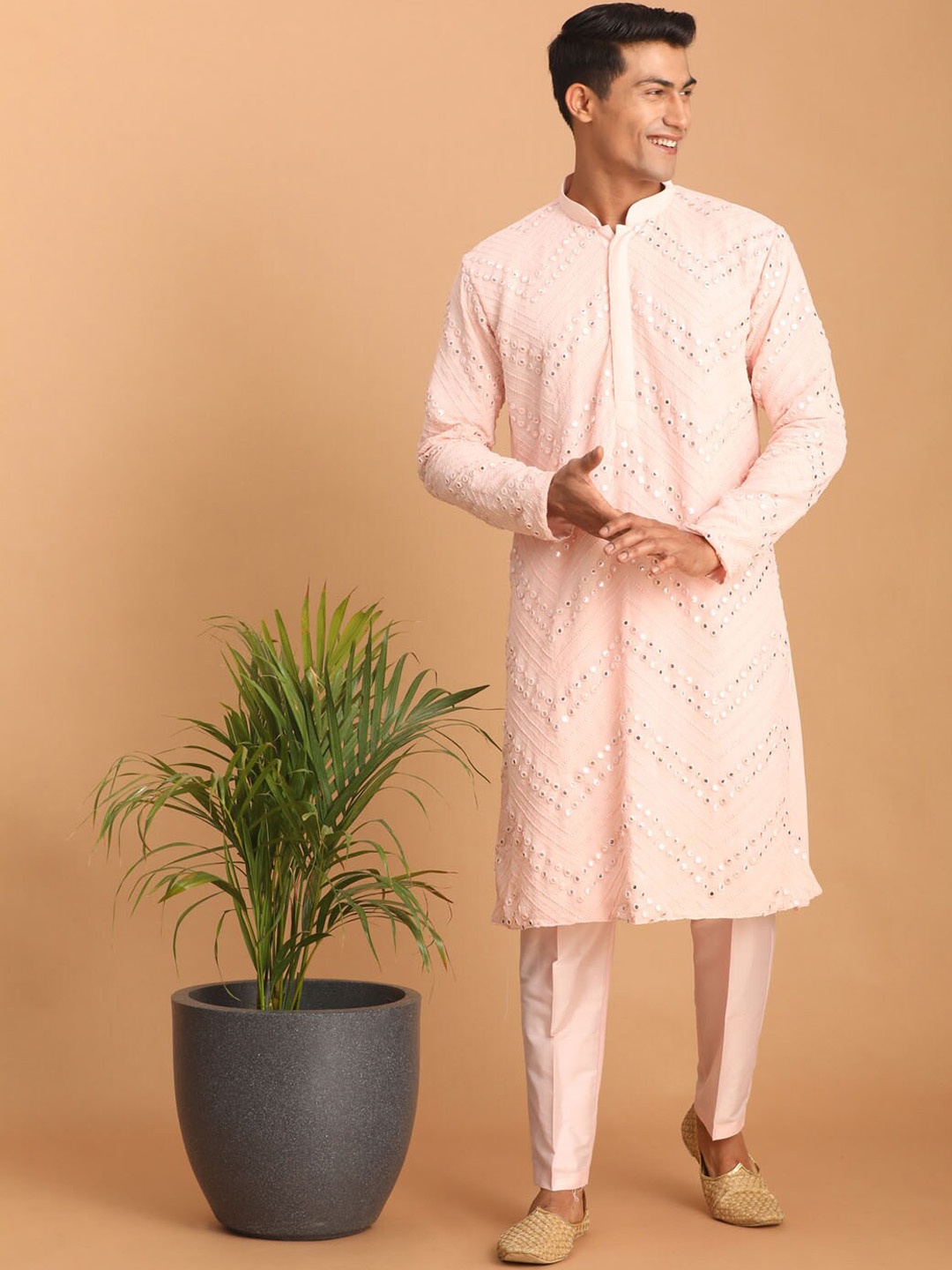 

VASTRAMAY Chevron Embroidered Mirror Work Kurta with Pyjamas, Pink