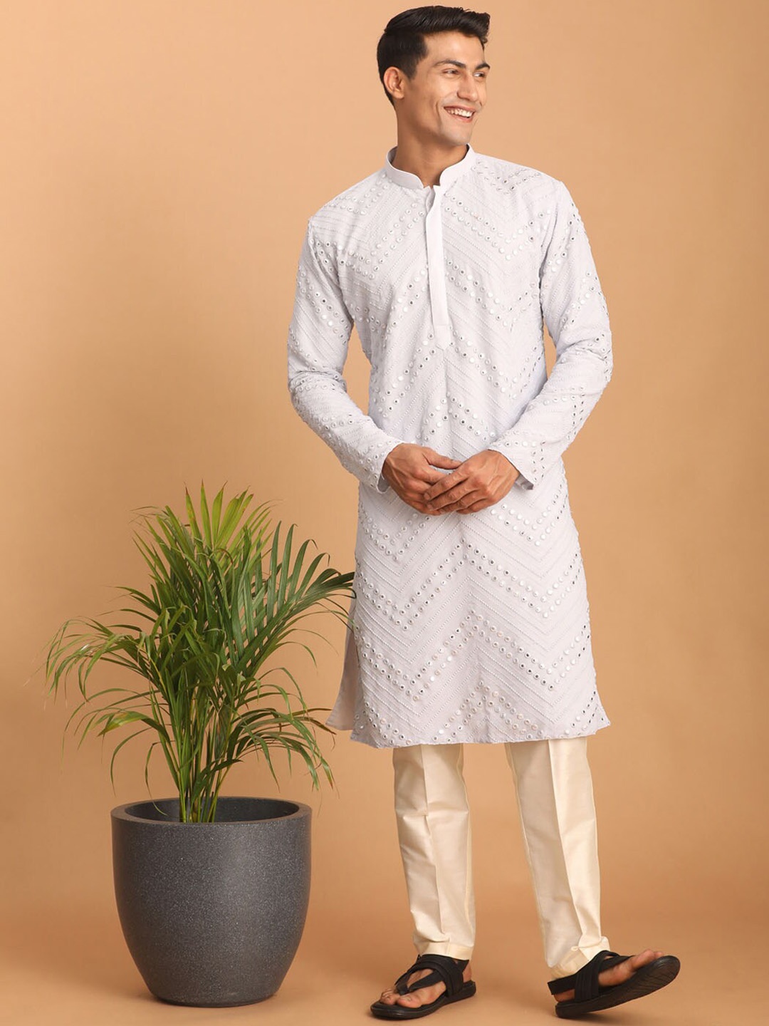 

VASTRAMAY Chevron Embroidered Mirror Work Kurta with Pyjamas, White