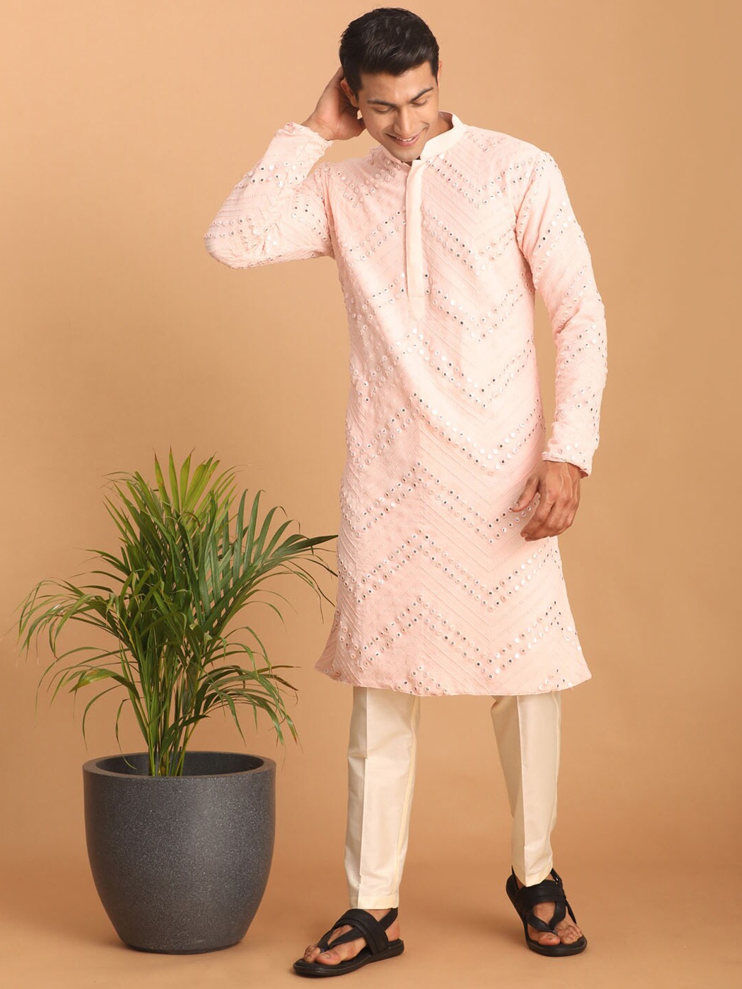 

VASTRAMAY Chevron Embroidered Mirror Work Kurta with Pyjamas, Pink