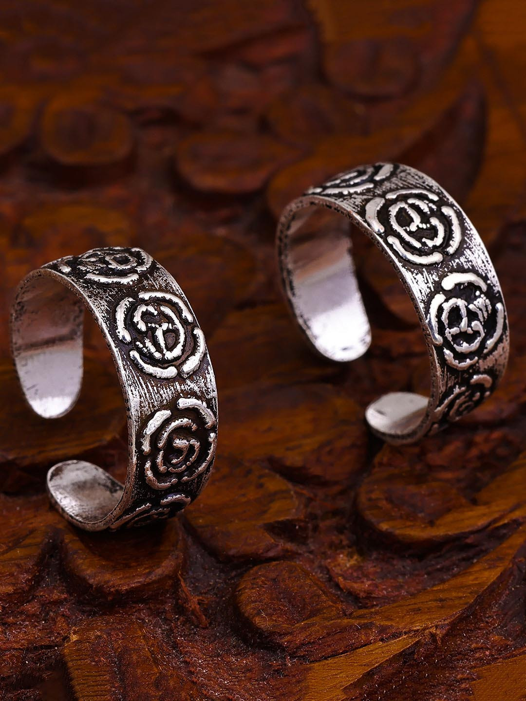 

Pissara by Sukkhi Rhodium-Plated Oxidised Toe Rings, Silver