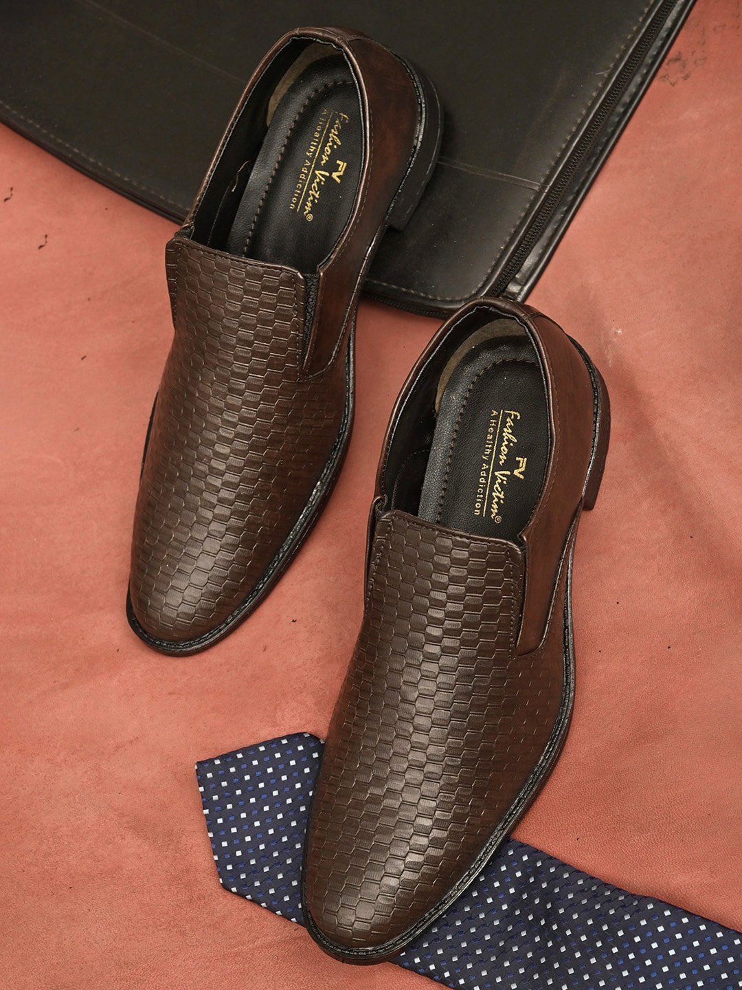 

Fashion Victim Men Textured Formal Slip-On Shoes, Brown