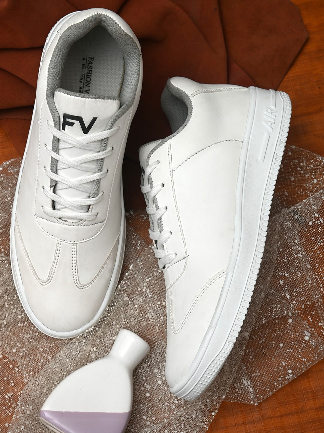 

Fashion Victim Men Lightweight Lace Ups Sneakers, White
