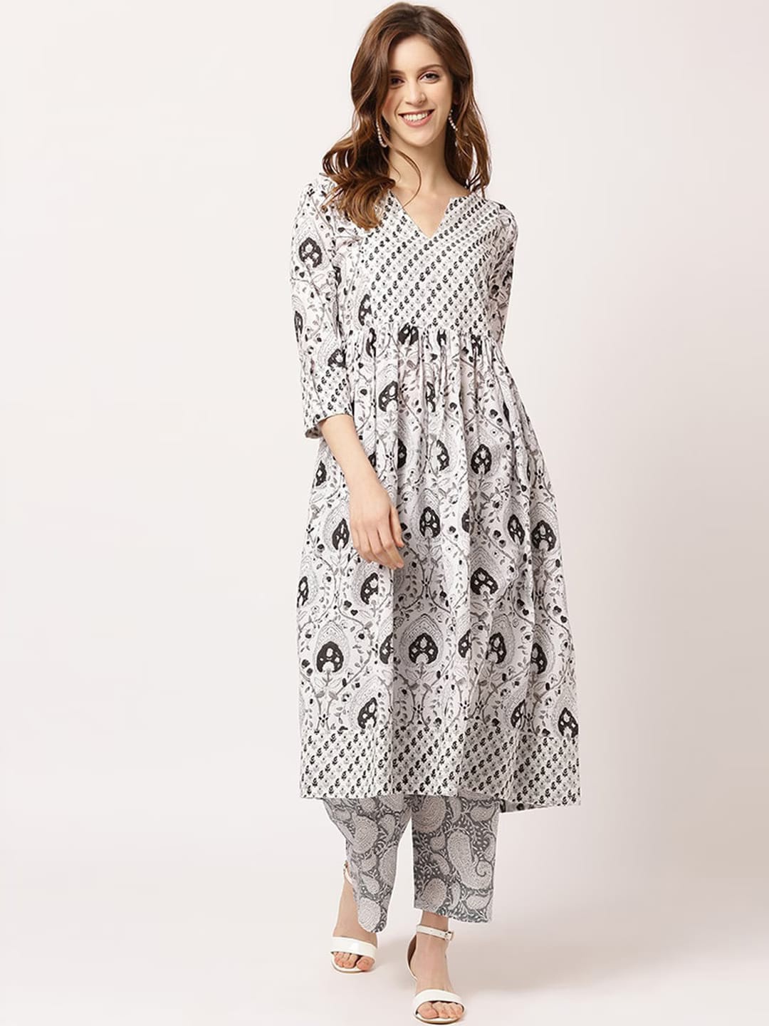 

THE NKS PLUS Floral Printed Regular Pure Cotton Kurta with Palazzo, Grey