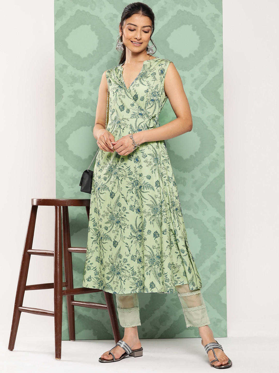 

Janasya Women Floral Printed Crepe Angrakha Kurta, Green