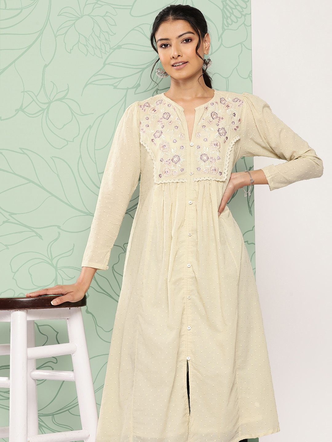 

Janasya Women Floral Yoke Design Kurta, Off white