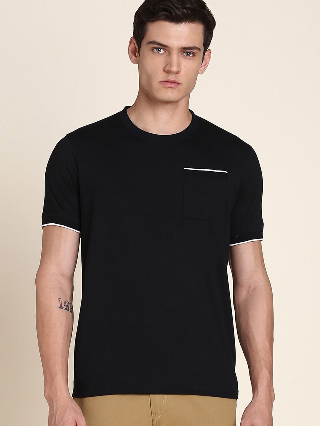 

Dennis Lingo Round Neck Shorts Sleeves Slim Fit T-shirt, Black