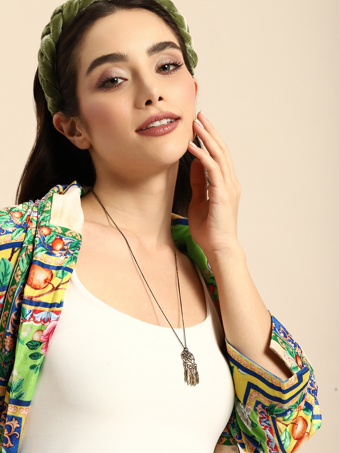 

Sangria Women Minimal Antique Necklace, Gold