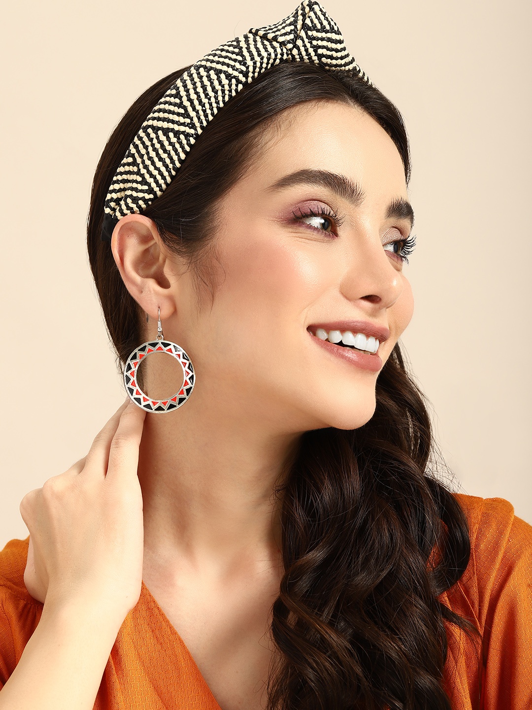 

Sangria Circular Shaped Drop Earrings, Black