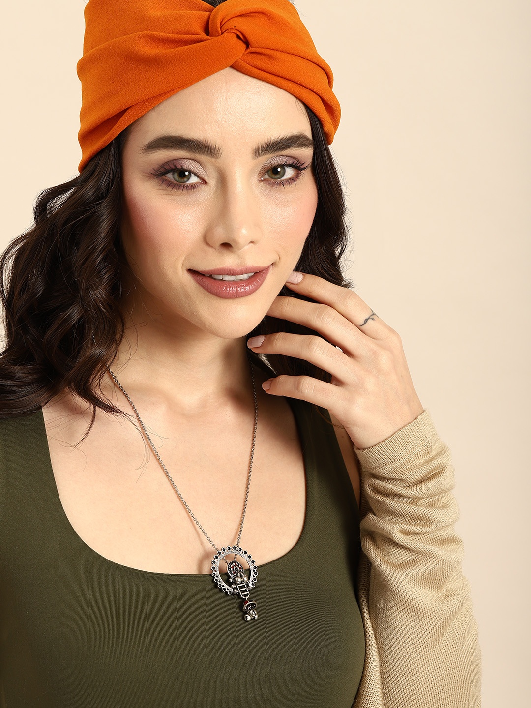 

Sangria Women Oxidised Enamelled Necklace, Silver
