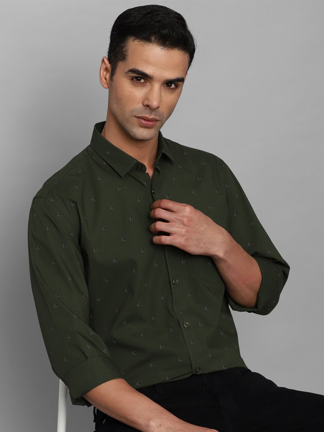 

Louis Philippe Sport Slim Fit Opaque Printed Casual Shirt, Green