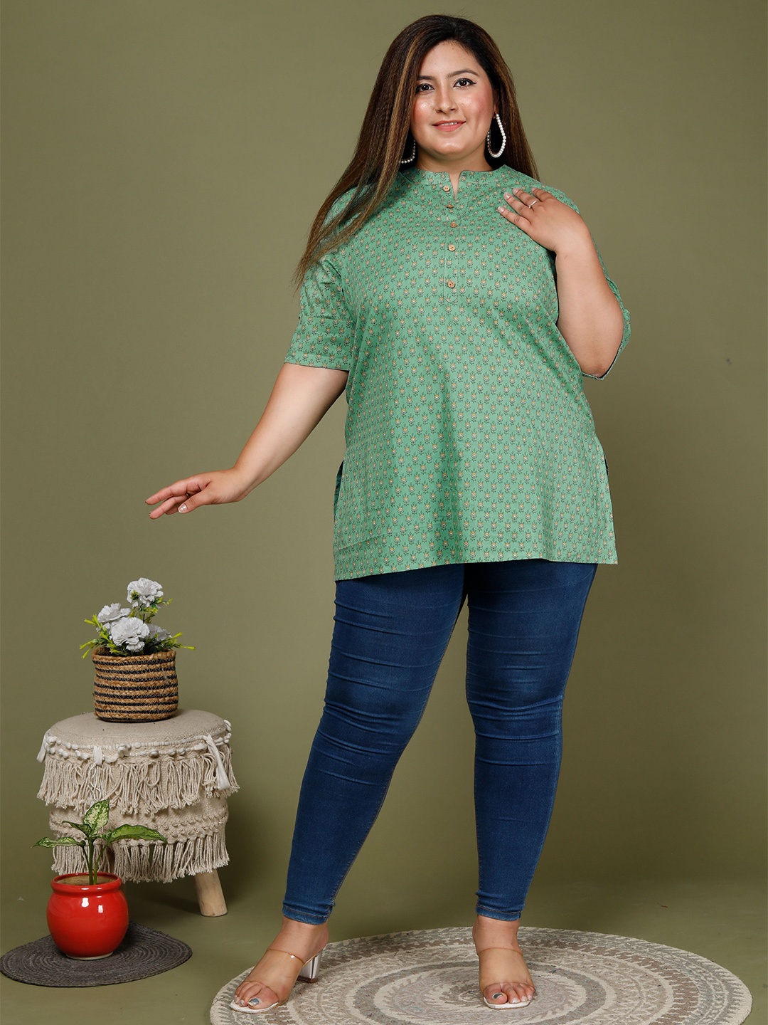 

Swasti Floral Printed Mandarin Collar Pure Cotton Kurti, Green
