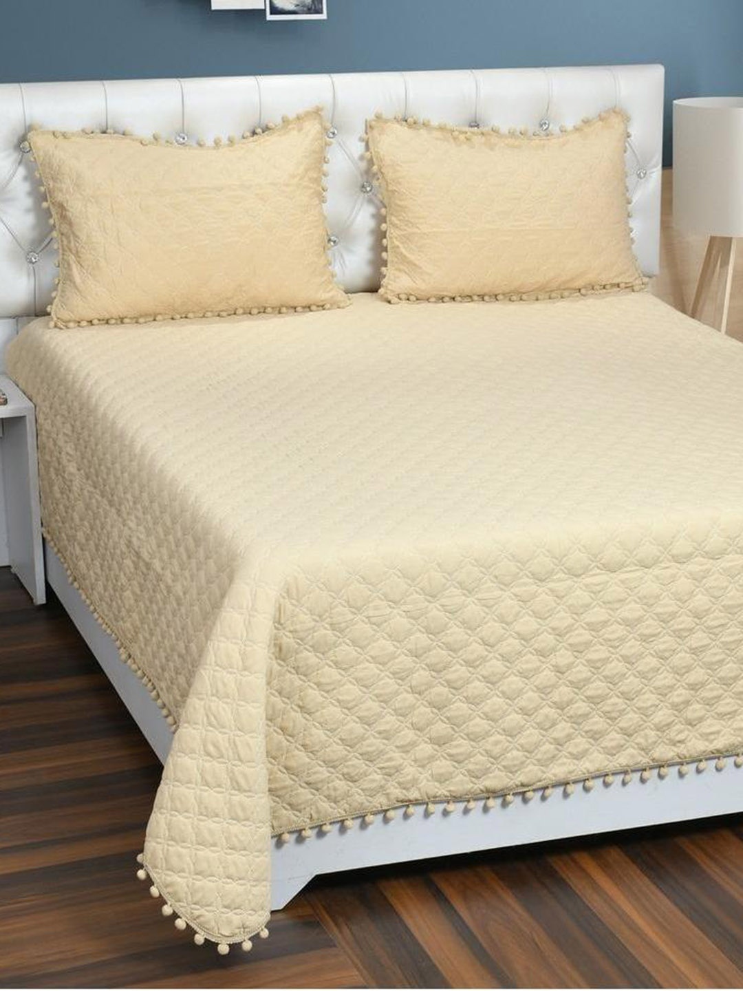 

MORADO BubbleLace Off-White Quilted Double Queen Bedsheet With 2 Pillow Covers