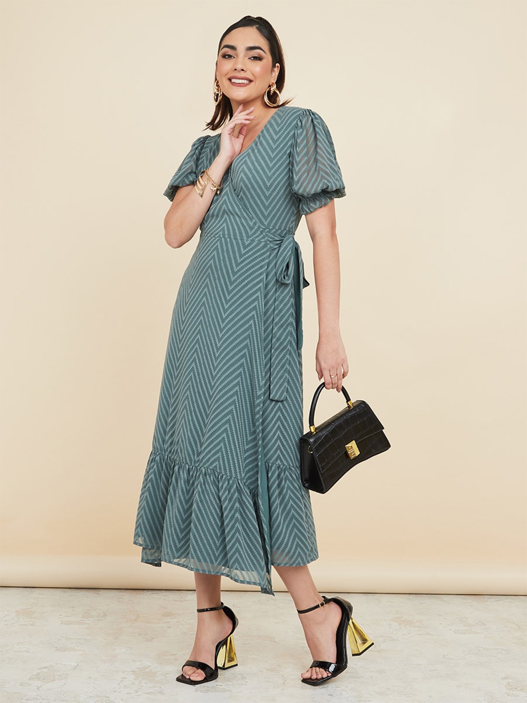 

Styli Green Chevron Printed Puff Sleeves Midi Wrap Dress