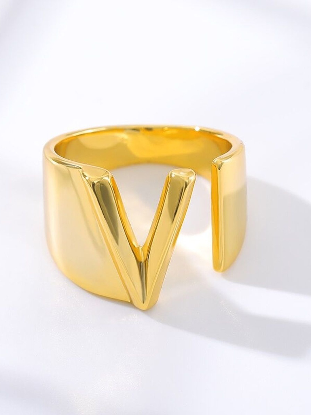 

ZIVOM Women 18K Gold-Plated Initial Letter V Alphabet Finger Ring