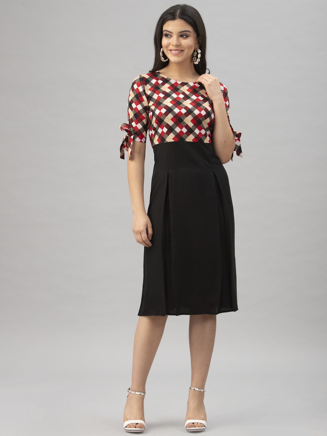 

Selvia Round Neck Geometric Printed Crepe A-Line Dress, Black