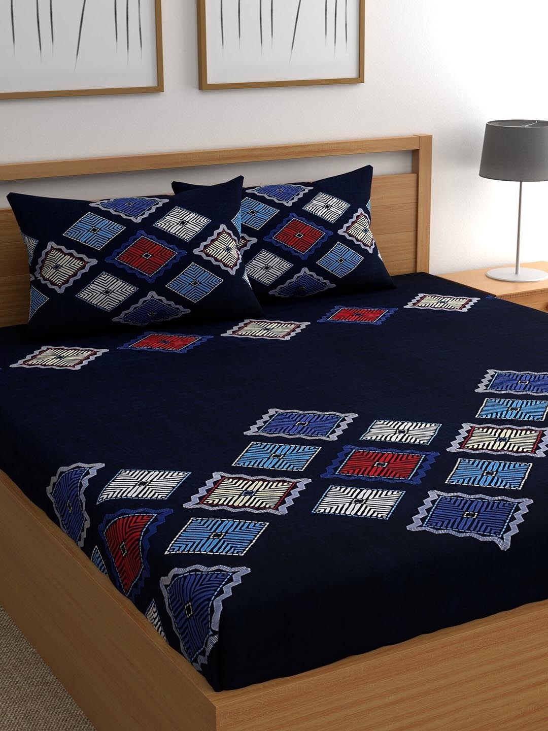 

CHHAVI INDIA Navy Blue & Red Geometric Printed 210 TC Queen Bedsheet & Pillow Covers
