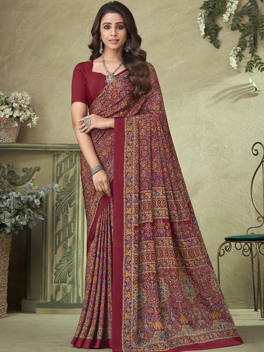 

Mitera Floral Printed Silk Blend Saree, Maroon