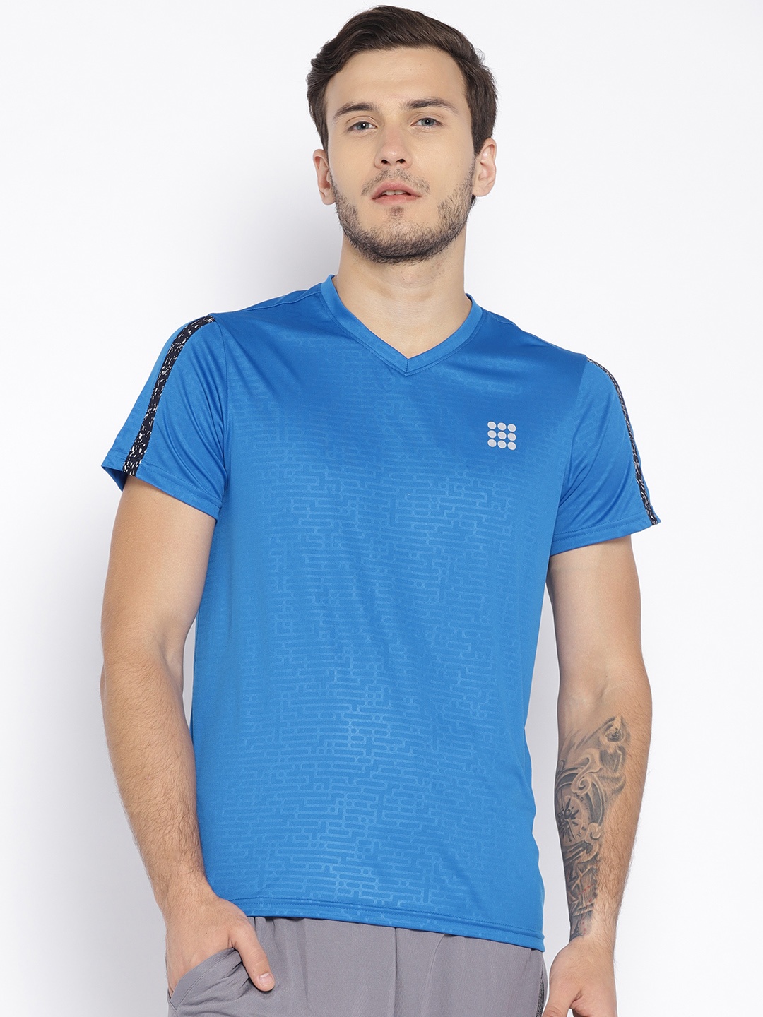 

rock.it Men Blue Self-Design V-Neck T-shirt