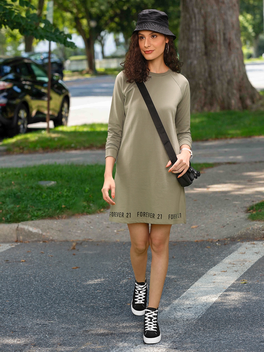 

FOREVER 21 Solid Round Neck Raglan Sleeves T-shirt Dress With Brand Logo Print Detail, Green
