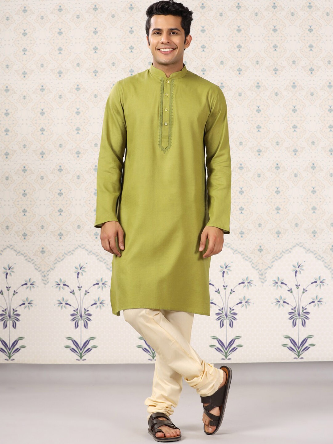 

Ode by House of Pataudi Mandarin Collar Straight Kurta with Churidar, Olive