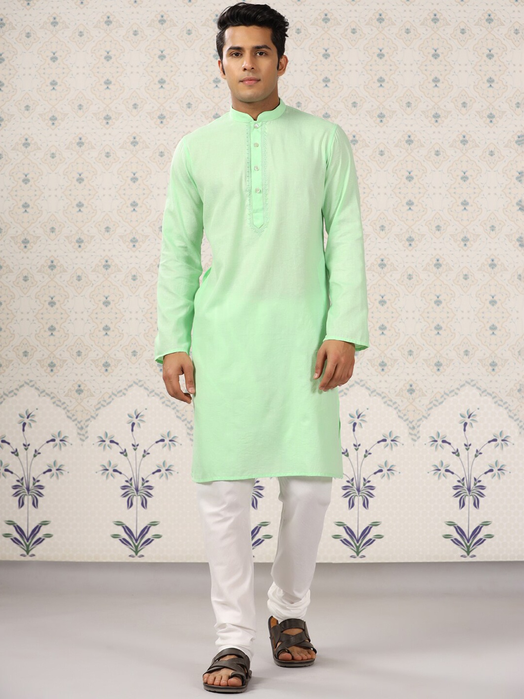 

Ode by House of Pataudi Mandarin Collar Thread Work Straight Kurta with Churidar, Green