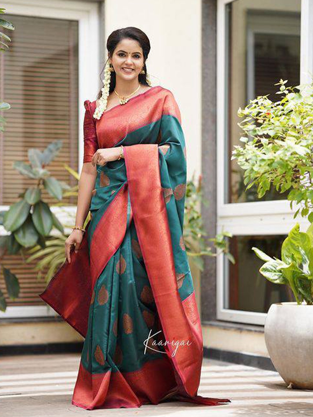 

TIEXA Ethnic Woven Design Zari Pure Silk Banarasi Saree, Red