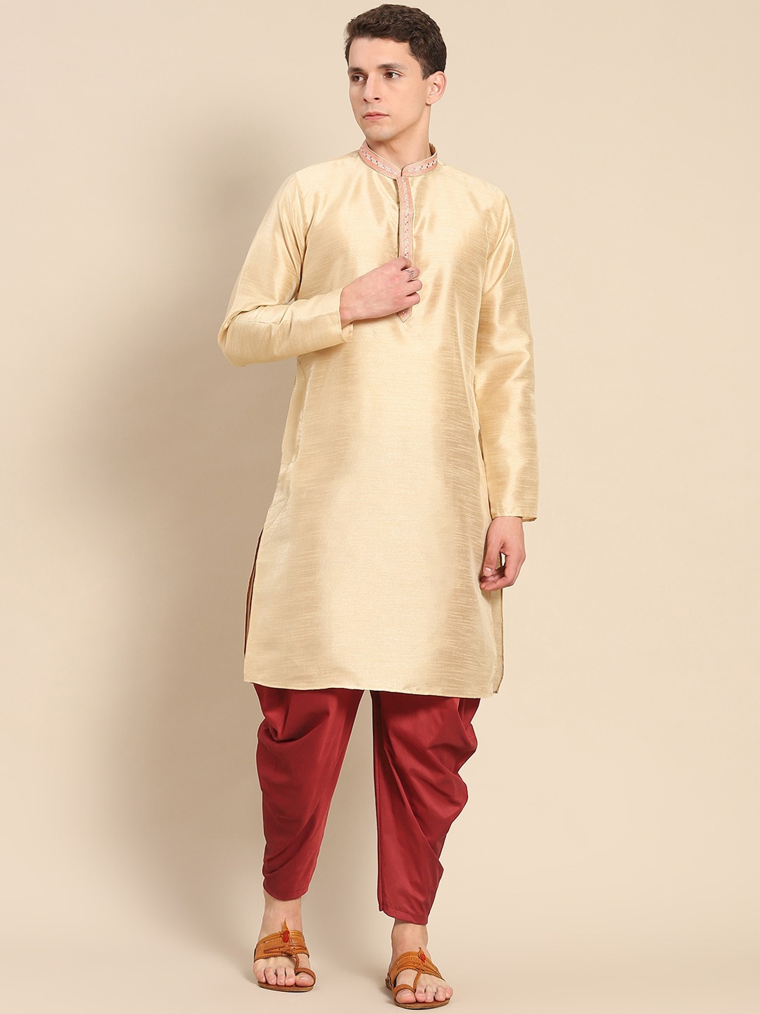 

Amodh by Kisah Mandarin Collar Art Silk Regular Kurta, Gold