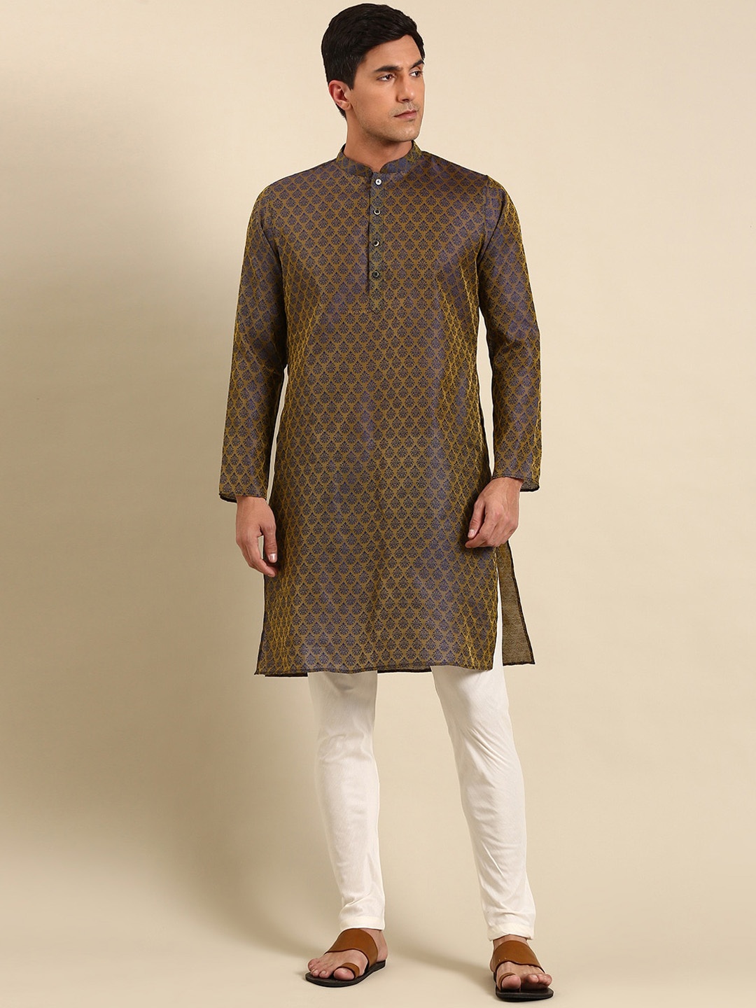 

Amodh by Kisah Ethnic Motifs Woven Design Mandarin Collar Kurta, Green