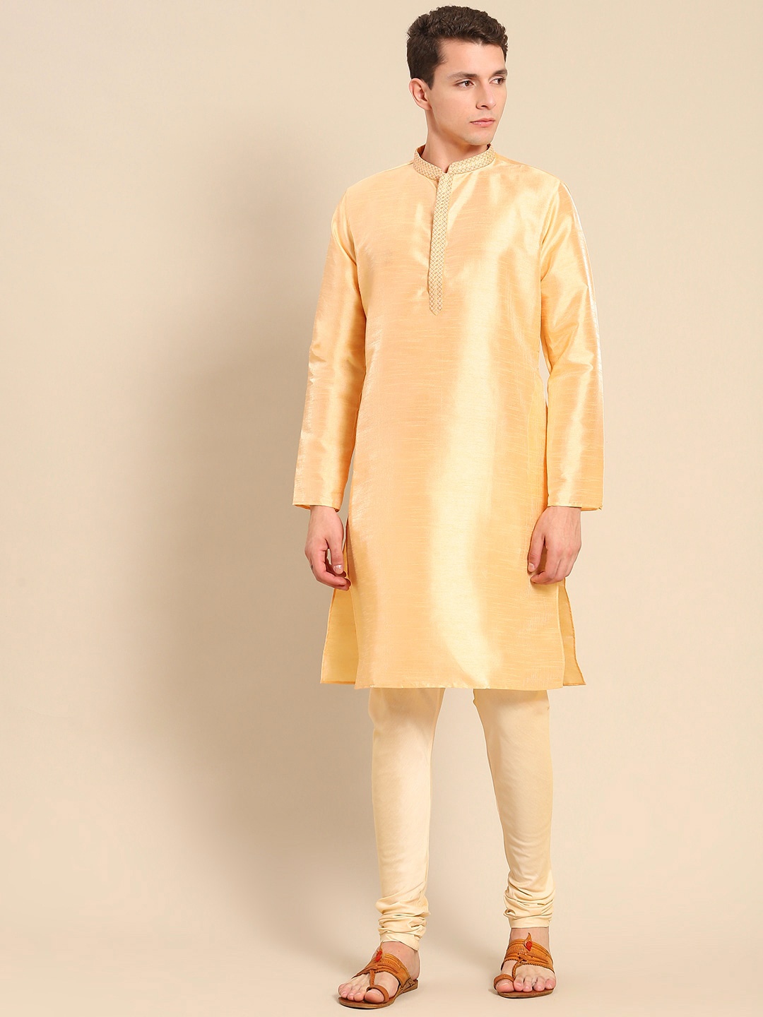 

Amodh by Kisah Mandarin Collar Straight Regular Kurta, Gold