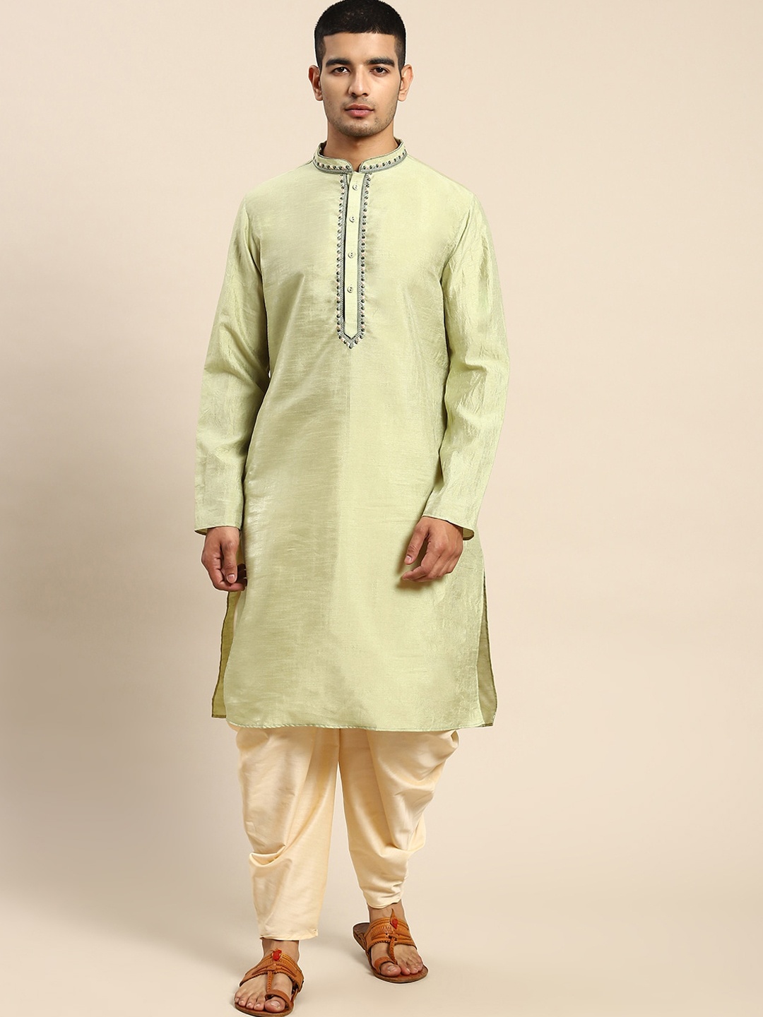 

Amodh by Kisah Mandarin Collar Thread Work Art Slik Kurta, Green