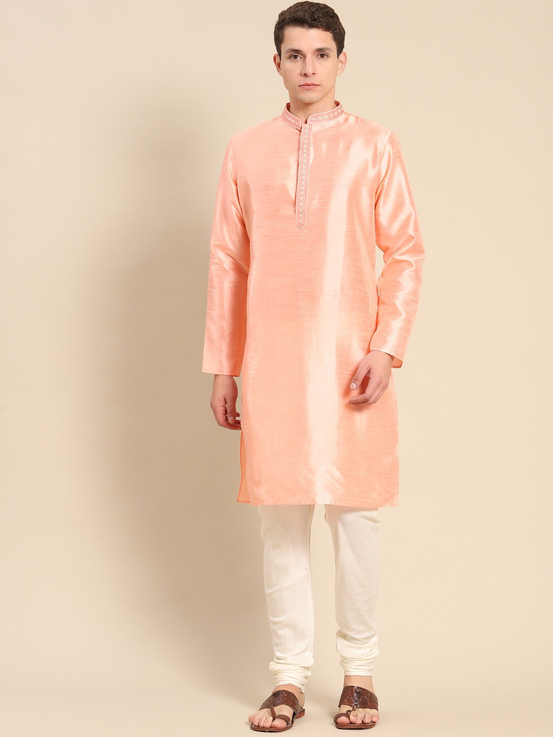 

Amodh by Kisah Mandarin Collar Thread Work Kurta, Peach