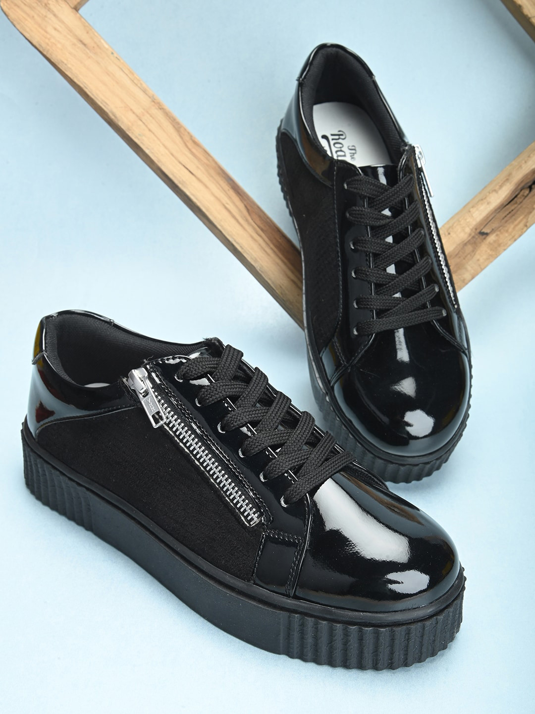 

Roadster Women Lightweight Comfort Insole Basics Sneakers, Black